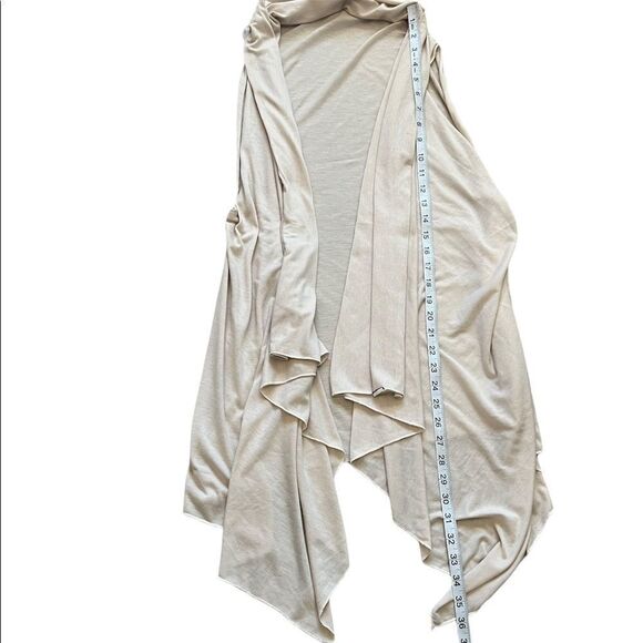 Tan Lightweight Sleeveless Asymmetric Loose Fit Vest O/S - Picture 6 of 6